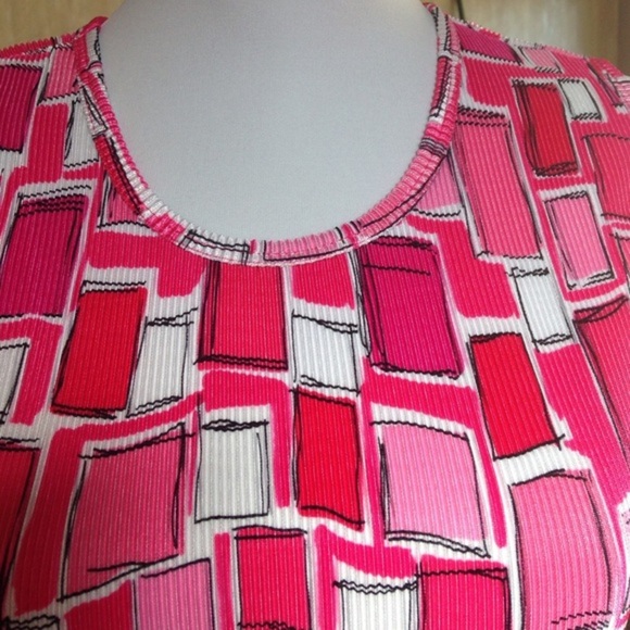 Pink, black, and white sleeveless top - Picture 2 of 3